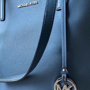 MICHAEL KORS TRAVEL TOTE BAG💙